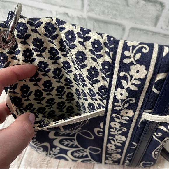 VERA BRADLEY TWIRLY BIRD NAVY WHITE CROSS BODY BAG - Picture 5 of 10